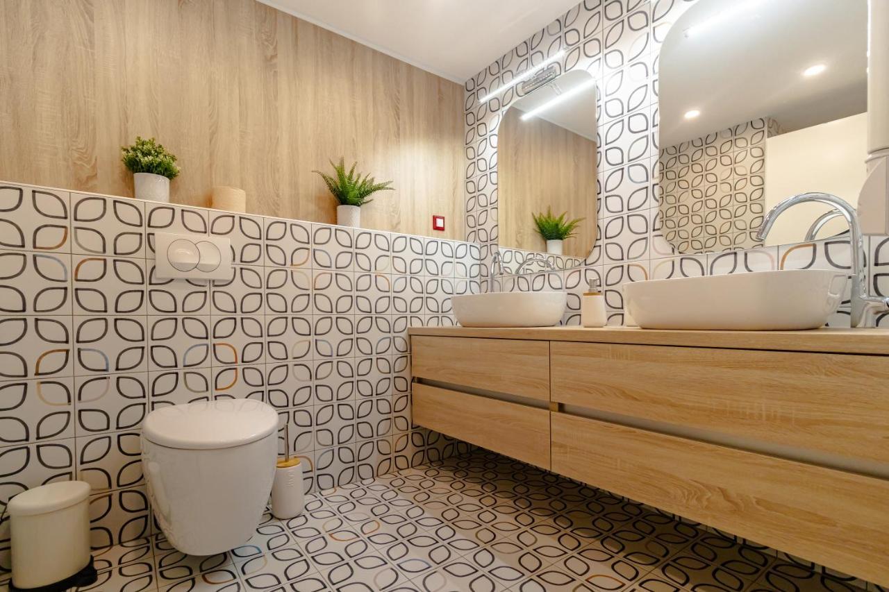 Green Gallery On A Main Square Apartment Загреб Екстериор снимка