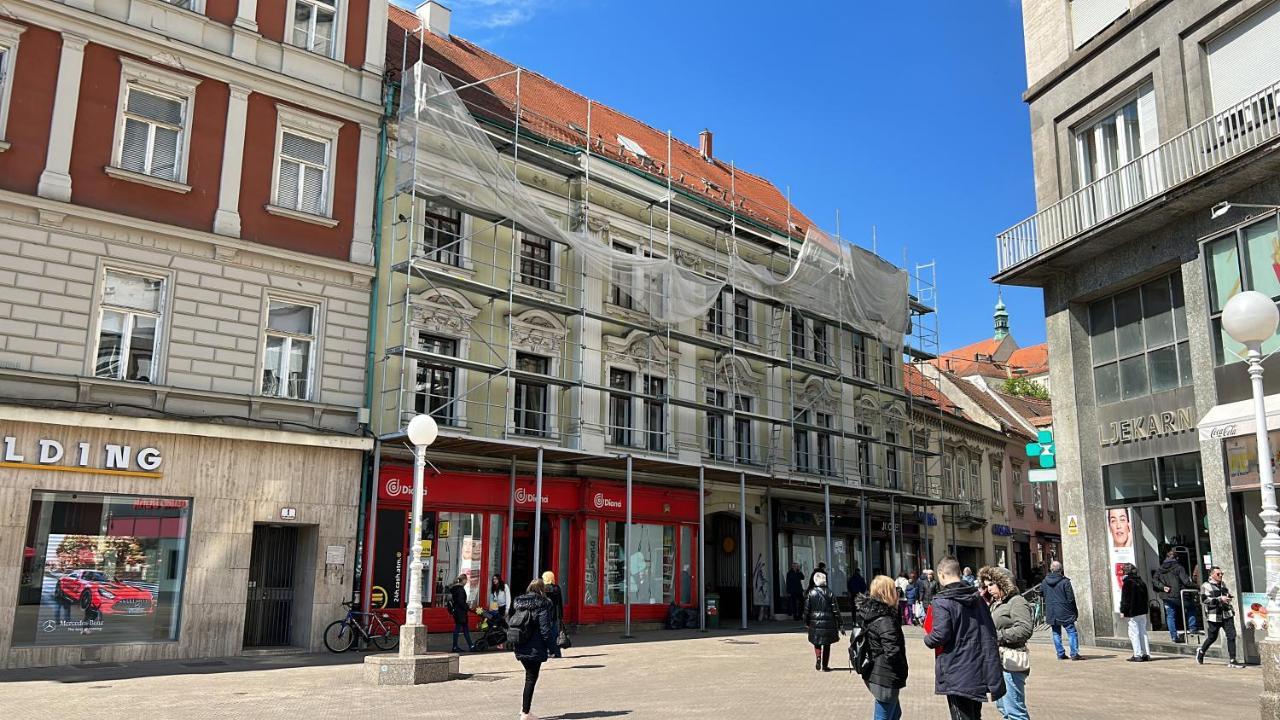 Green Gallery On A Main Square Apartment Загреб Екстериор снимка
